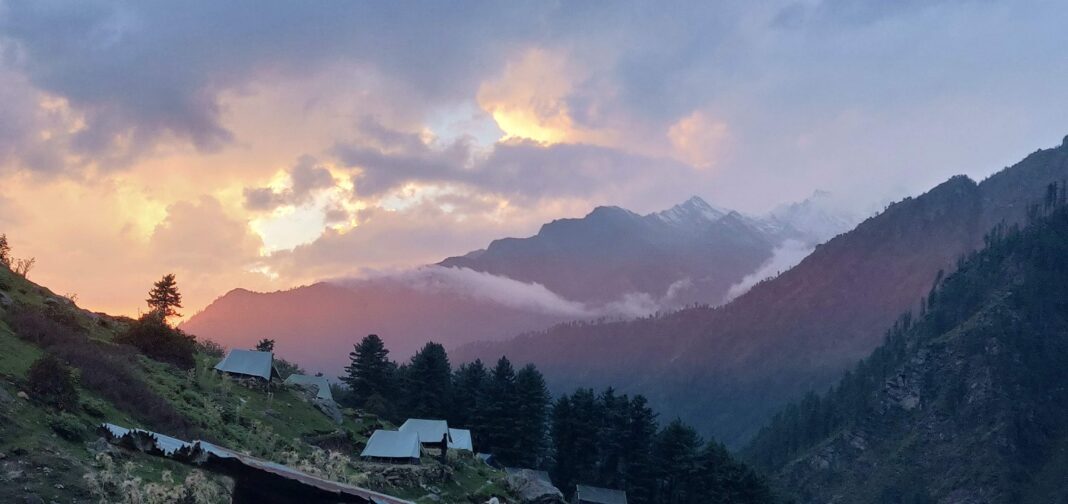 Sunset at Kheerganga Camps