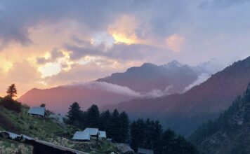 Sunset at Kheerganga Camps