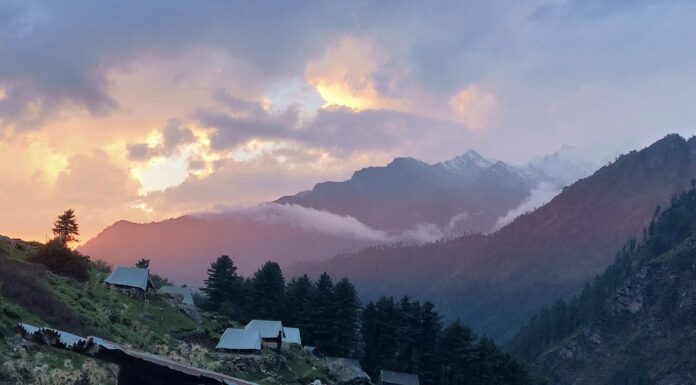 Sunset at Kheerganga Camps