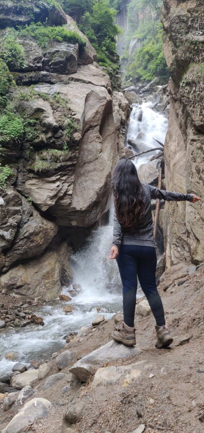 kheerganga trek waterfall